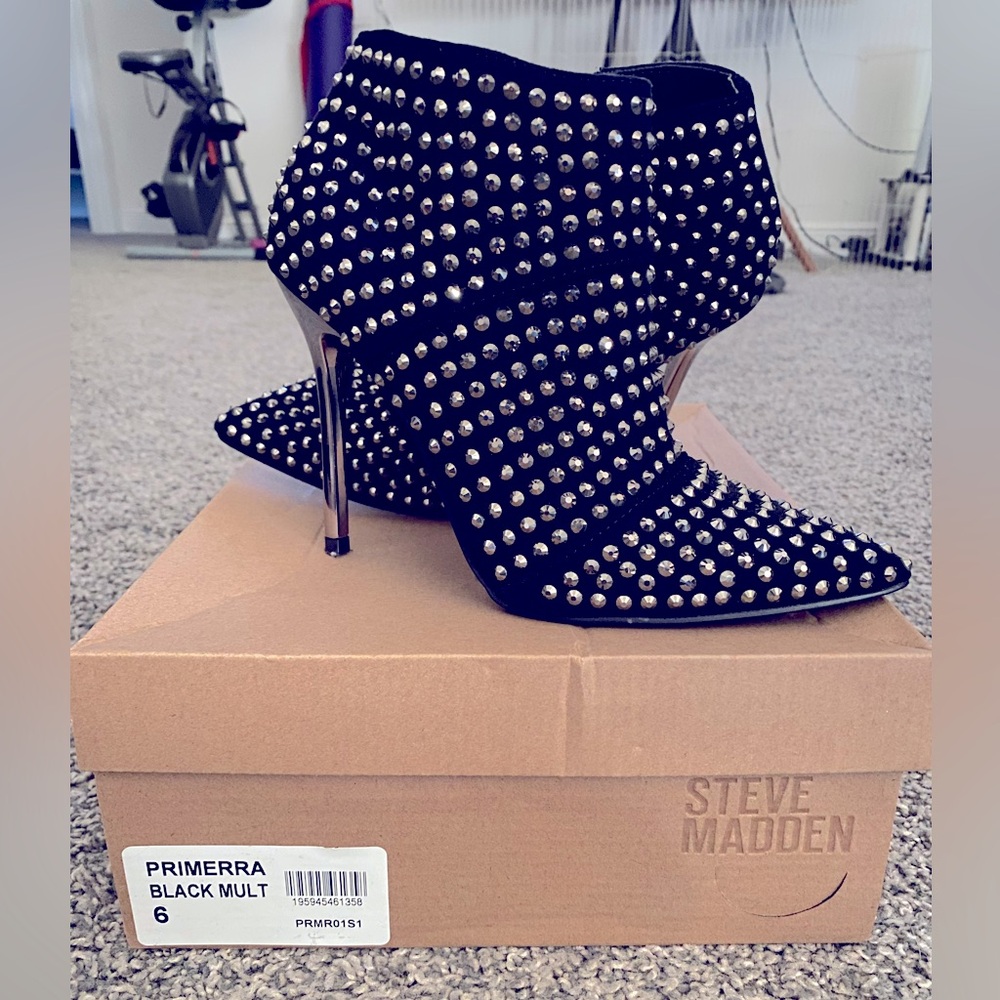 Steve Madden Black & Chrome Bootie! EUC